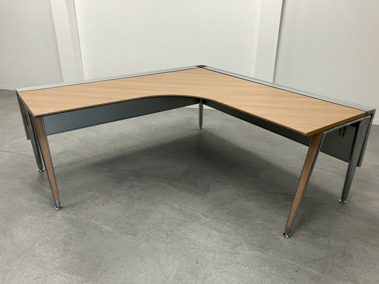 オカムラプリシード（PRESEDE）シリーズ 1700L型デスク 商品画像1