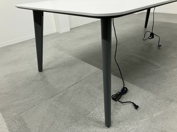 オカムラLives Meeting Table(ライブス ミーティングテーブル)シリーズ 2400ミーティングテーブル 商品画像3