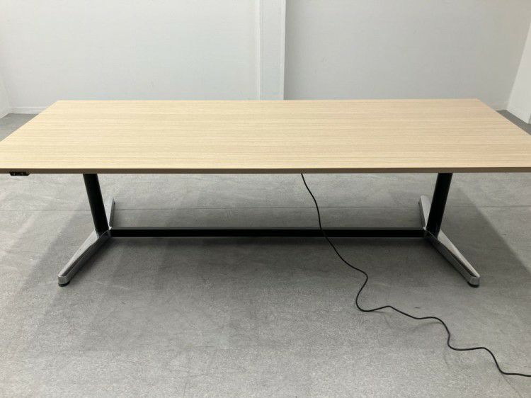 イトーキtoiro(トイロ)シリーズ 電動昇降式2400ミーティングテーブル 商品画像1