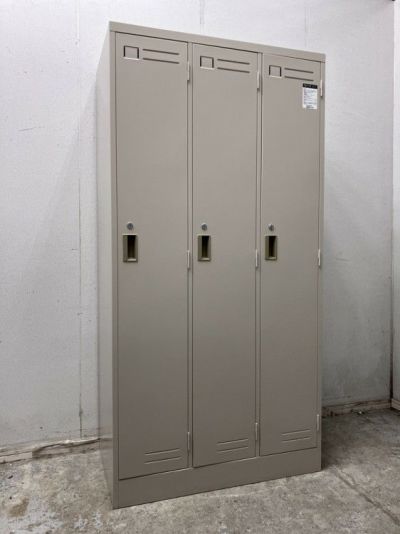 コクヨLKシリーズ　（コクヨ） 3人用ロッカー 商品画像1