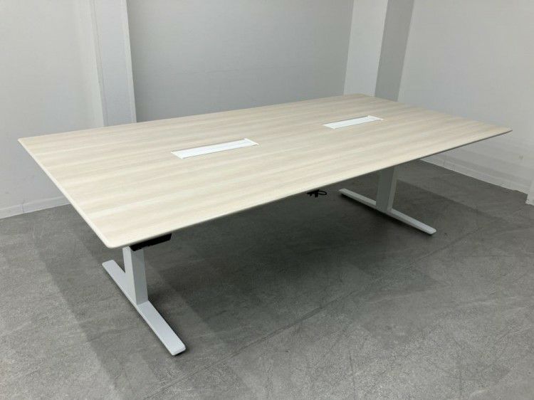 オカムラSwift(スイフト)シリーズ 電動昇降式2400ミーティングテーブル 商品画像1