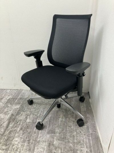 コクヨ 可動肘付ベゼルチェア