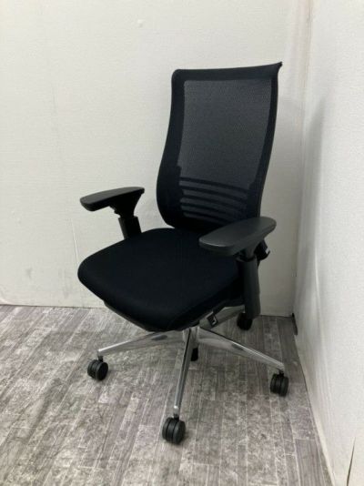 コクヨ 可動肘付ベゼルチェア