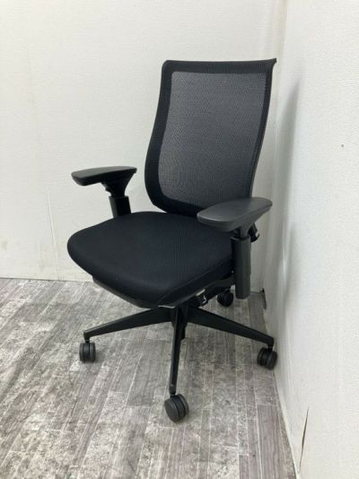 コクヨ 可動肘付ベゼルチェア