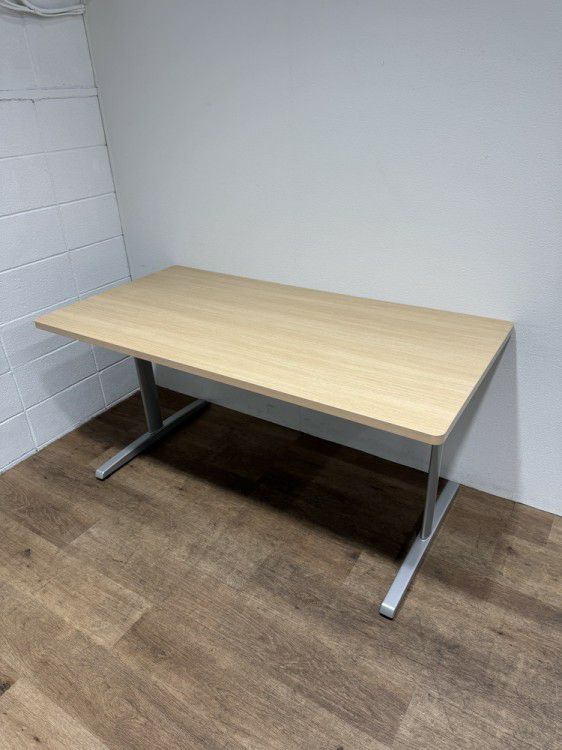 オカムラ8177シリーズ ミーティングテーブル 商品画像1