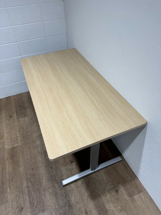 オカムラ8177シリーズ ミーティングテーブル 商品画像2