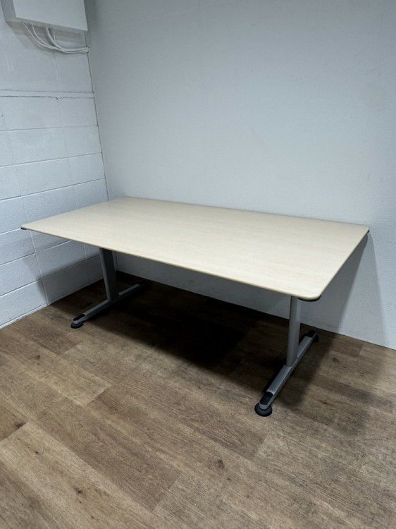 コクヨアリーナT（ALINA/T）シリーズ ミーティングテーブル 商品画像1