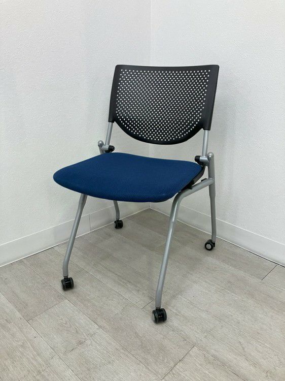 オカムラプロスタックシリーズ ネスティングチェア 商品画像1