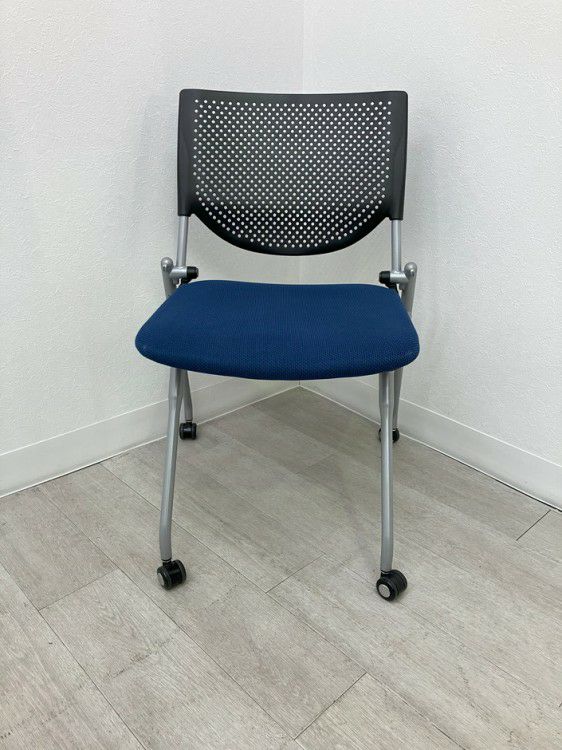 オカムラプロスタックシリーズ ネスティングチェア 商品画像2