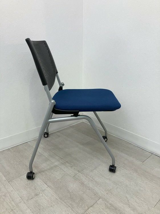 オカムラプロスタックシリーズ ネスティングチェア 商品画像3