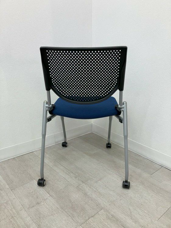 オカムラプロスタックシリーズ ネスティングチェア 商品画像4