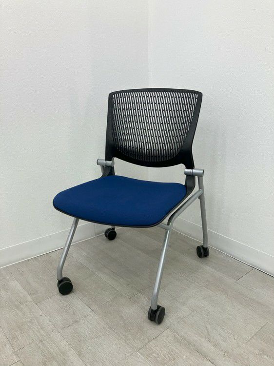 オカムラGrata（グラータ）チェア ネスティングチェア 商品画像1