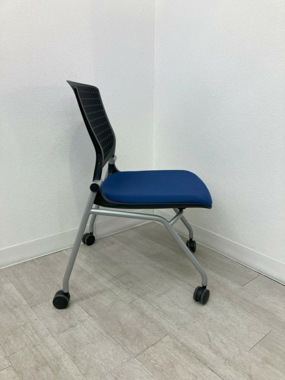 オカムラGrata（グラータ）チェア ネスティングチェア 商品画像3