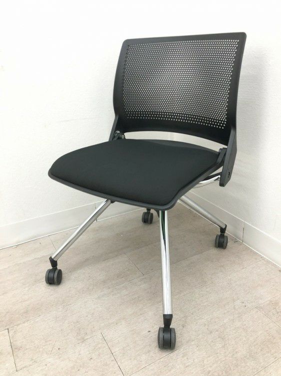 オカムラクリールシリーズ ネスティングチェア 商品画像1