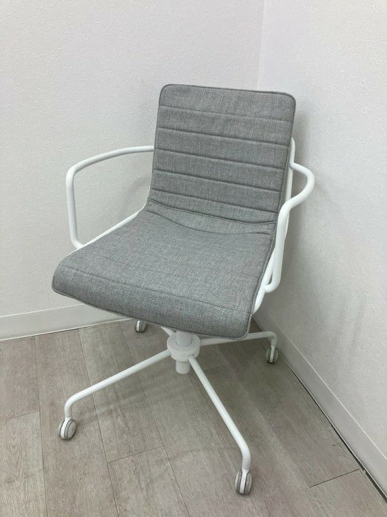 コクヨデイズオフィス オフセットフレームシリーズ ミーティングチェア 商品画像1