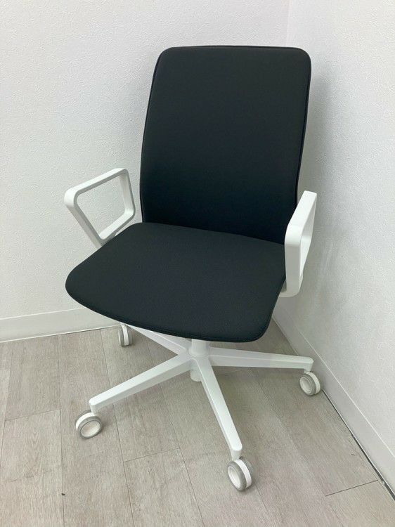 コクヨファブレ(FABRE) シリーズ 固定肘付ファブレチェア 商品画像1