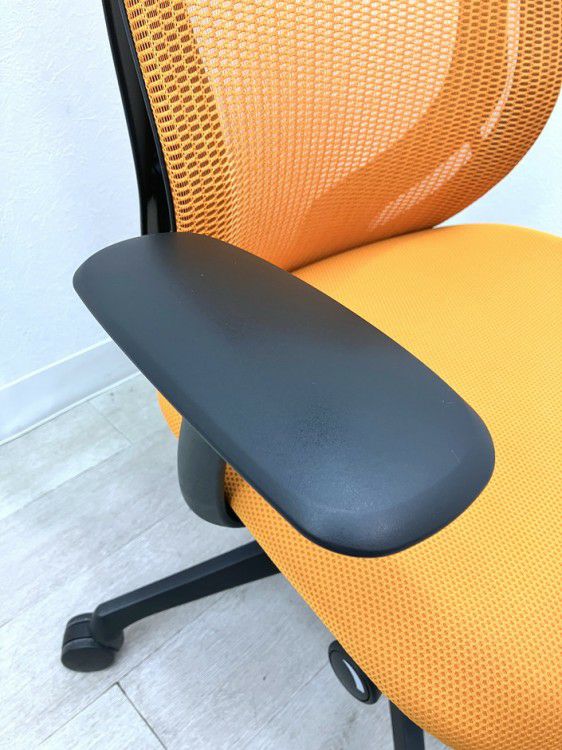 オカムラSylphy(シルフィー)チェア 固定肘付シルフィーチェア 商品画像6