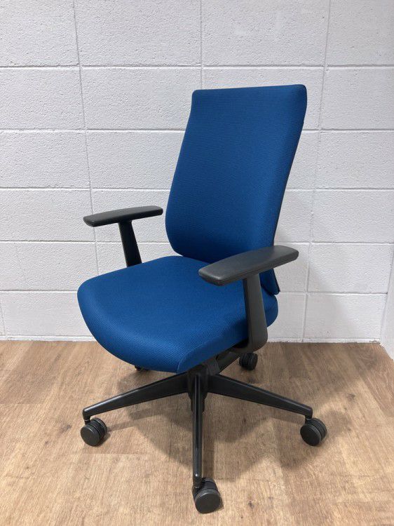 コクヨWizard3(ウィザード3)チェア 固定肘付ウィザード3チェア 商品画像1