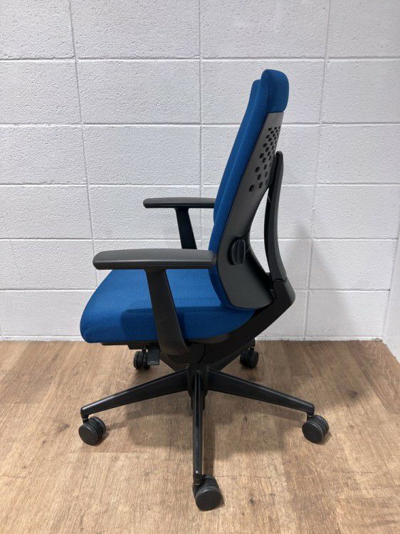 コクヨWizard3(ウィザード3)チェア 固定肘付ウィザード3チェア 商品画像3