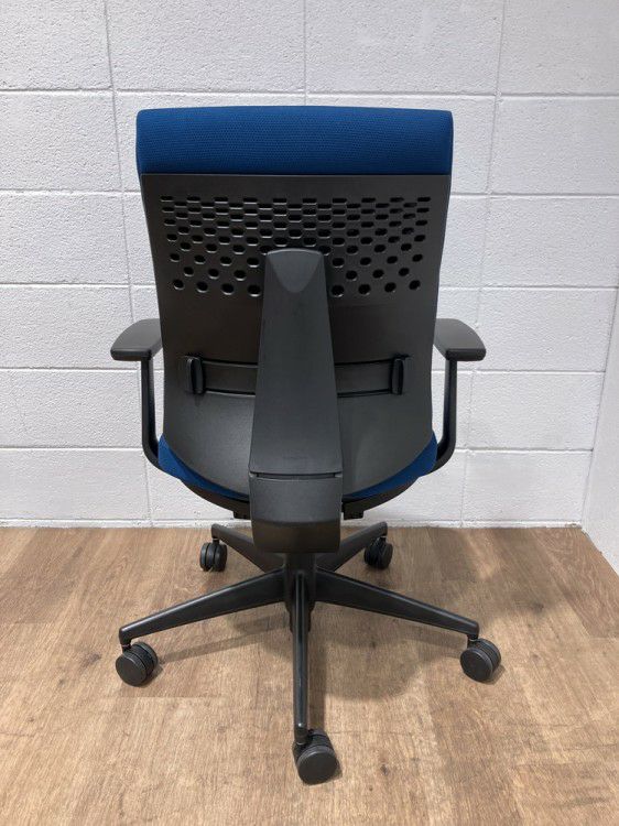 コクヨWizard3(ウィザード3)チェア 固定肘付ウィザード3チェア 商品画像4