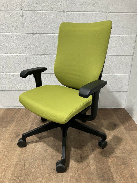 イトーキエピオス（EPIOS）チェア 可動肘付エピオスチェア 商品画像1