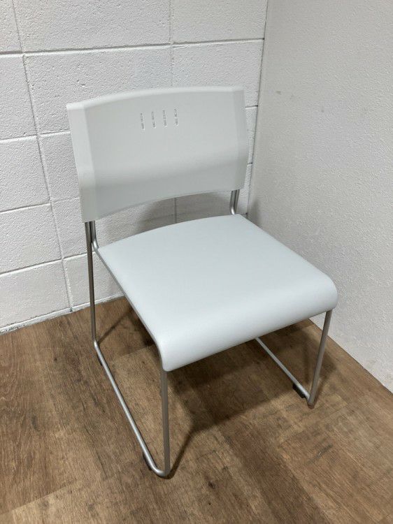 ライオンNo.725シリーズ スタッキングチェア 商品画像1