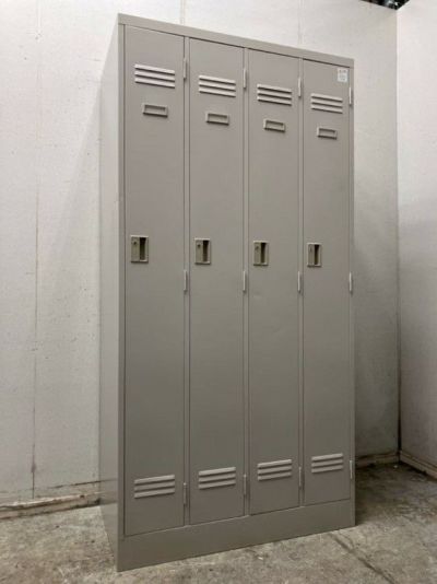 イトーキJ型シリーズ 4人用ロッカー 商品画像1