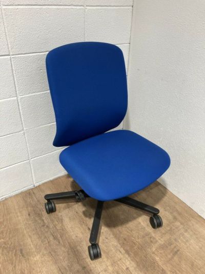 ウチダ（内田洋行）CARISSA 2（カリッサ 2）シリーズ カリッサ2チェア 商品画像1