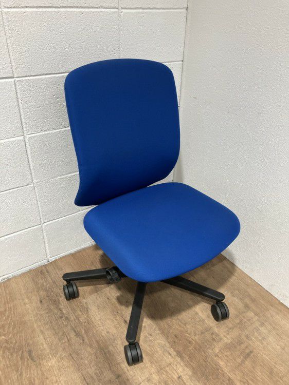 ウチダ（内田洋行）CARISSA 2（カリッサ 2）シリーズ カリッサ2チェア 商品画像1