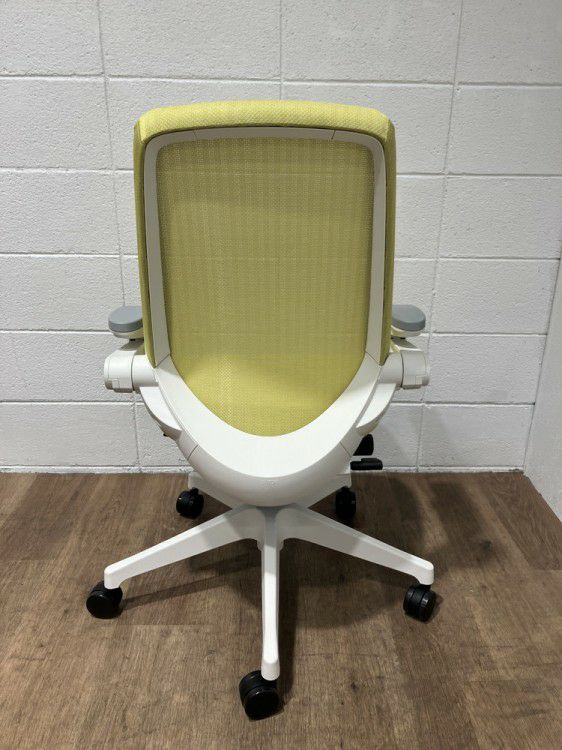 イトーキノート(nort)チェア 可動肘付ノートチェア 商品画像4