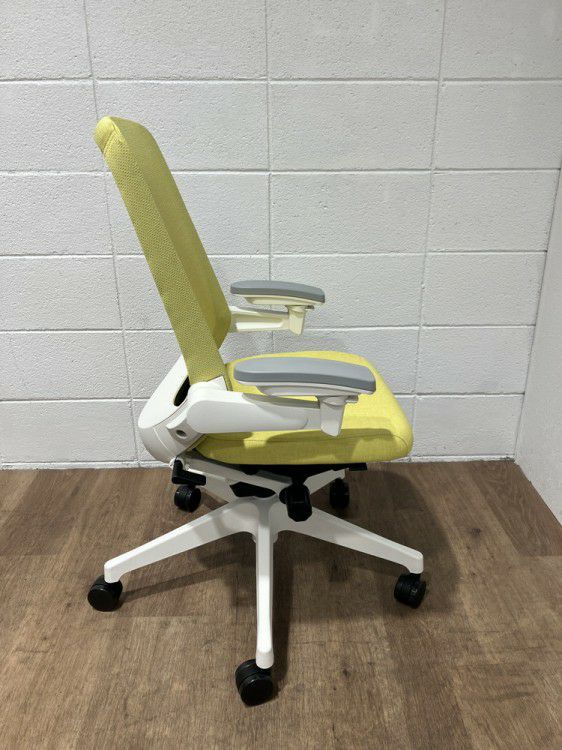 イトーキノート(nort)チェア 可動肘付ノートチェア 商品画像5