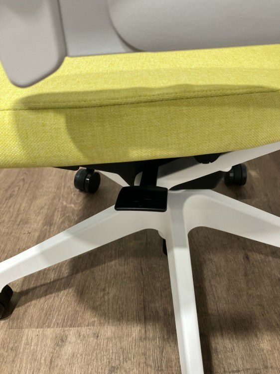 イトーキノート(nort)チェア 可動肘付ノートチェア 商品画像8