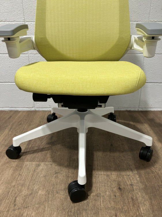 イトーキノート(nort)チェア 可動肘付ノートチェア 商品画像14