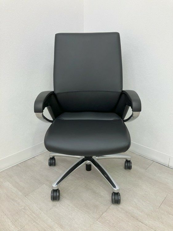 コクヨマネージメントチェア フィロソフィーシリーズ 固定肘付フィロソフィーチェア 商品画像2