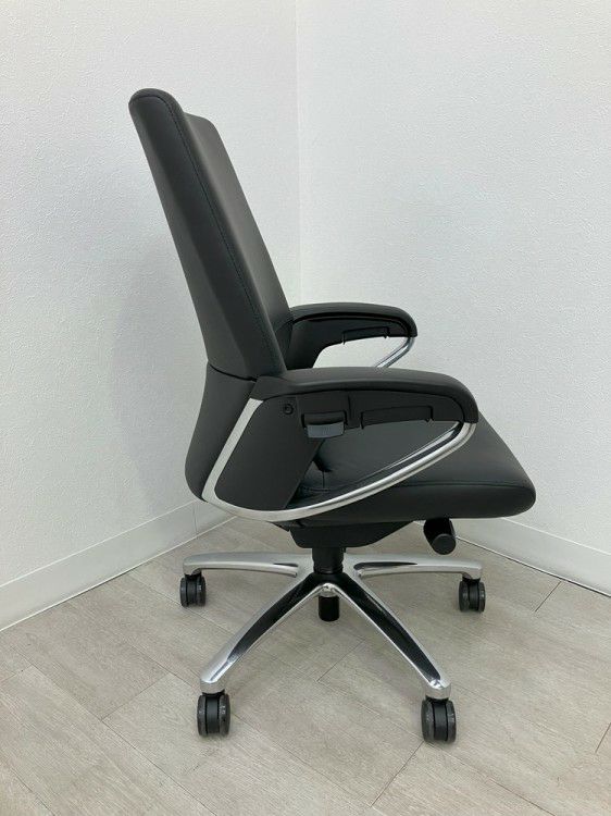 コクヨマネージメントチェア フィロソフィーシリーズ 固定肘付フィロソフィーチェア 商品画像3