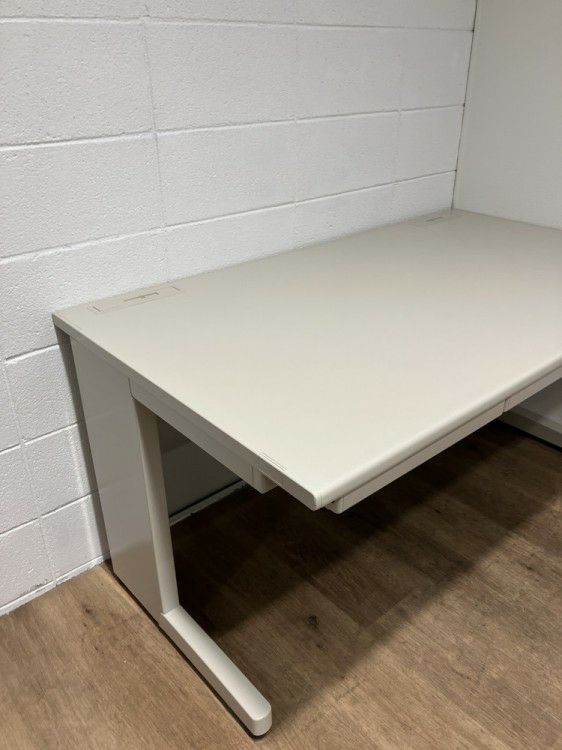 コクヨBS+シリーズ 1400平デスク 商品画像4