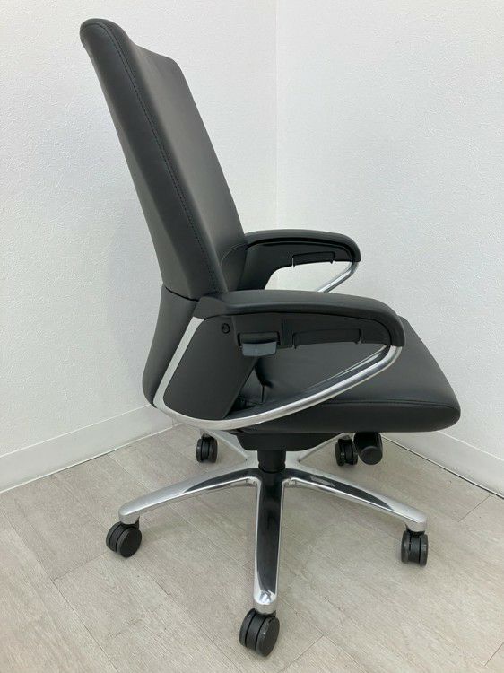 コクヨマネージメントチェア フィロソフィーシリーズ 固定肘付フィロソフィーチェア 商品画像3