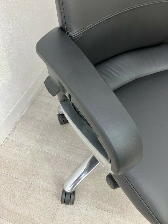 コクヨマネージメントチェア フィロソフィーシリーズ 固定肘付フィロソフィーチェア 商品画像9