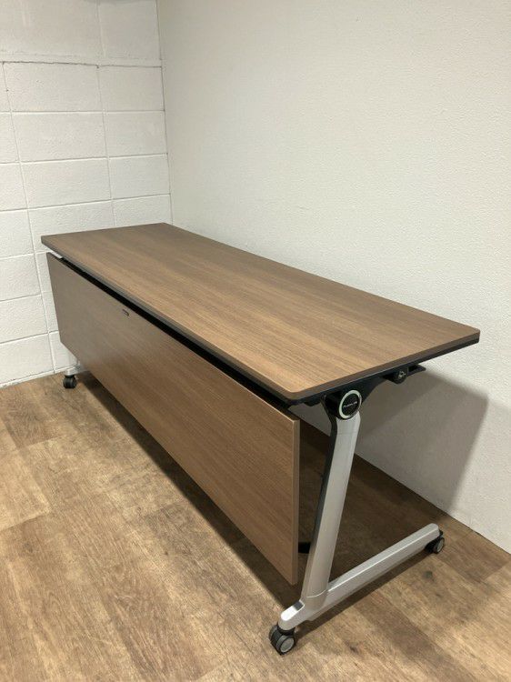 オカムラエレガスタシリーズ サイドスタックテーブル 商品画像1