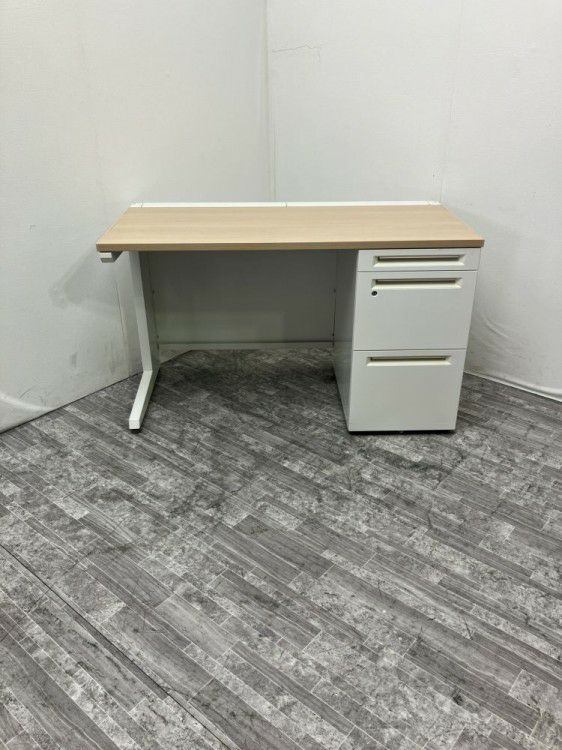 オカムラADVANCE（アドバンス）シリーズ 1200片袖デスク 商品画像1