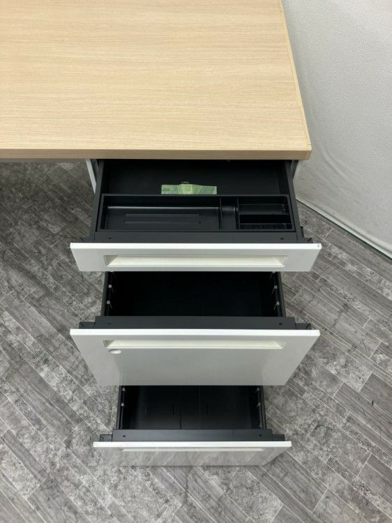 オカムラADVANCE（アドバンス）シリーズ 1200片袖デスク 商品画像3