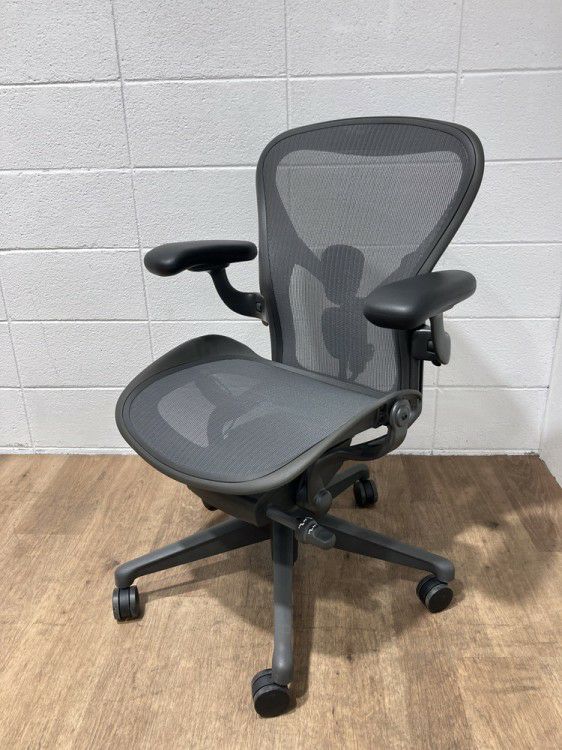 HermanMiller（ハーマンミラー）アーロンチェア 可動肘付アーロンチェア 商品画像1