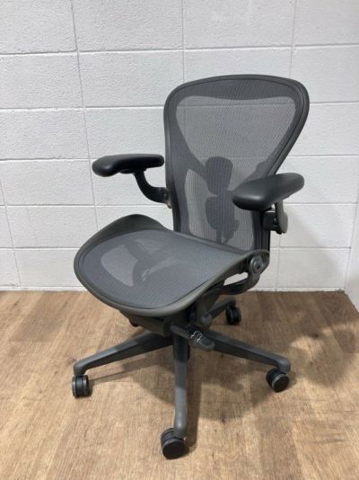 HermanMiller（ハーマンミラー）アーロンチェア 可動肘付アーロンチェア 商品画像1