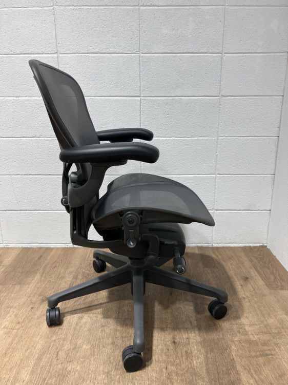 HermanMiller（ハーマンミラー）アーロンチェア 可動肘付アーロンチェア 商品画像4