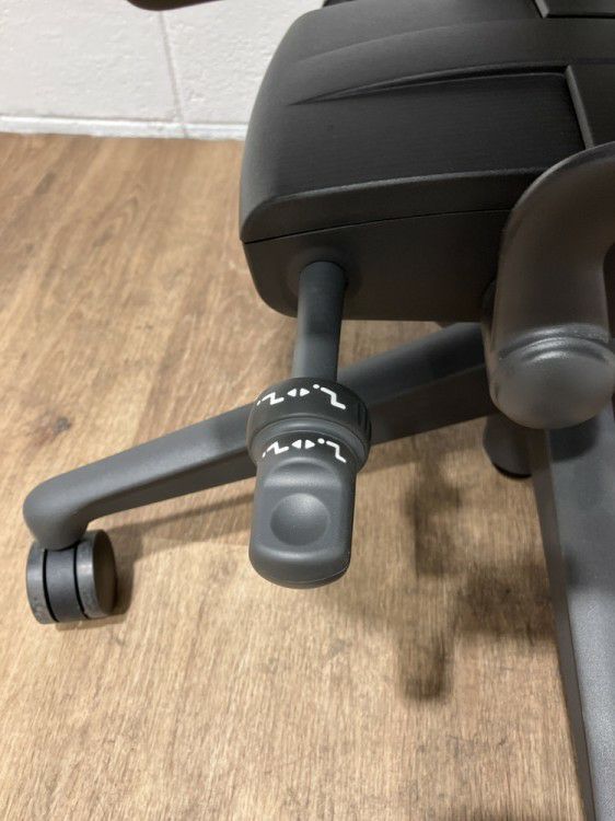 HermanMiller（ハーマンミラー）アーロンチェア 可動肘付アーロンチェア 商品画像7