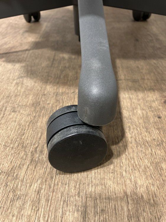 HermanMiller（ハーマンミラー）アーロンチェア 可動肘付アーロンチェア 商品画像14