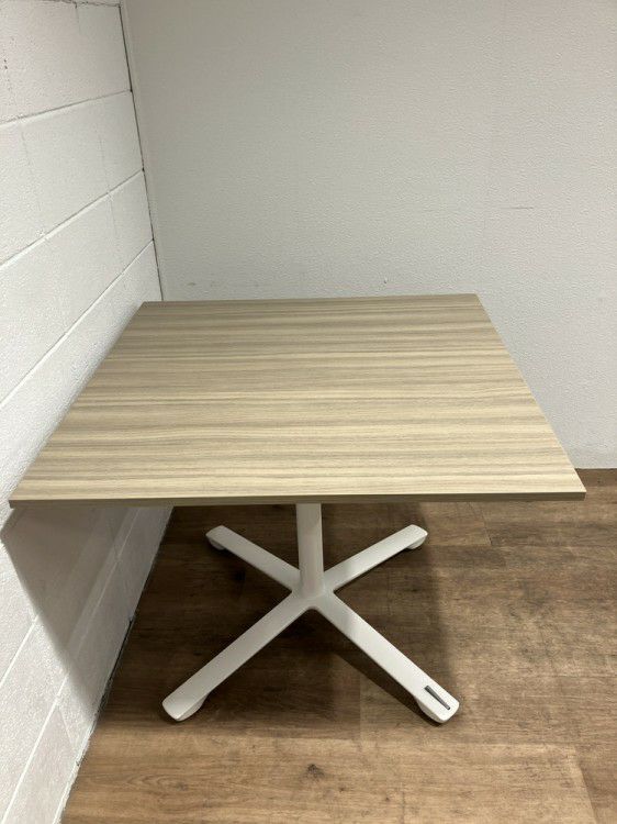 イトーキホバー（Hover）シリーズ 角テーブル 商品画像2