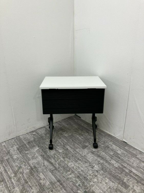 ウチダ（内田洋行）パラグラフ（Paragraph）シリーズ 650サイドスタックテーブル 商品画像1