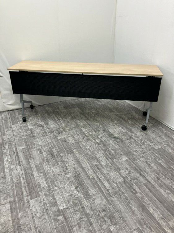 イトーキスレントシリーズ 1800サイドスタックテーブル 商品画像1