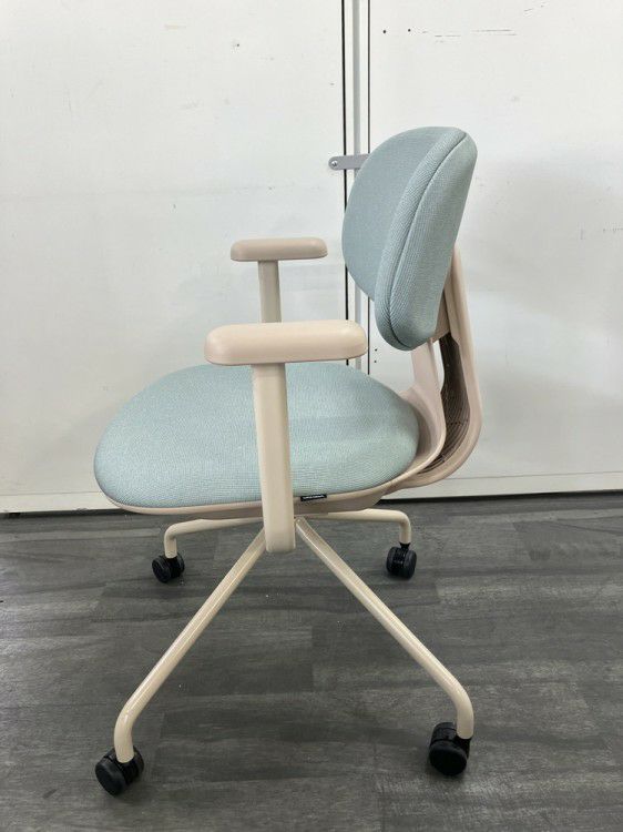 ウチダ（内田洋行）アプテアシリーズ 固定肘付アプテアチェア 商品画像3